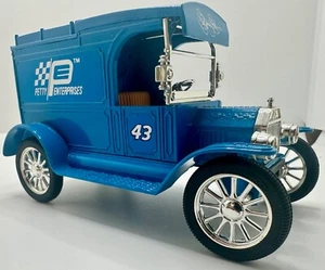ERTL 1913 Ford Model T Delivery Bank Richard Petty Enterprises #323 of 564 New - Picture 1 of 10