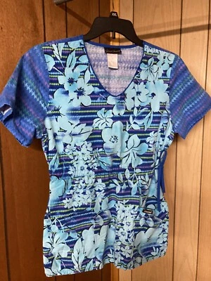 Blusa Médica Cherokee Mediana Cuello en V Manga Corta Corbata en la Cintura Patrón de Flores Azul  Foto 1 de 4
