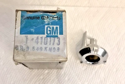 73-77 OLDSMOBILE CUTLASS S 442 NOS GM PERILLA RADIO CROMADA 410173 Envío Gratis Foto 1 de 4