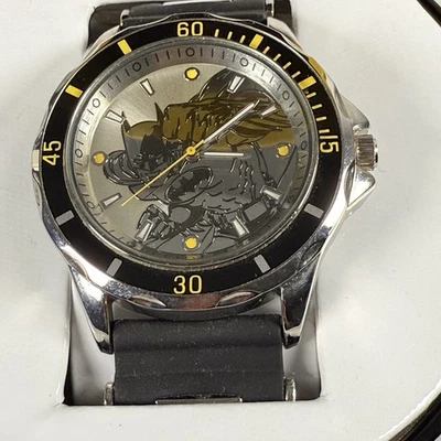 Reloj Batman DC Comics Accutime BAT9019 Raro Correa Negra Cara Plateada Nuevo en Caja Foto 1 de 4