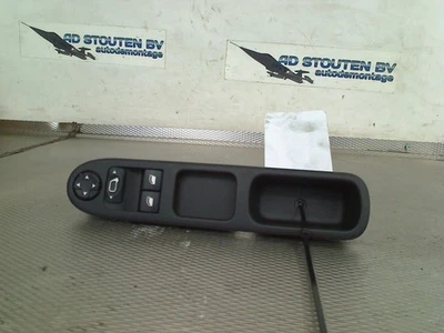 SCHALTER FÜR ELEKT. FENSTERHEBER LINKS VORNE 207 CC (WB) 2008 E2986210B3C - Imagem 1 de 4