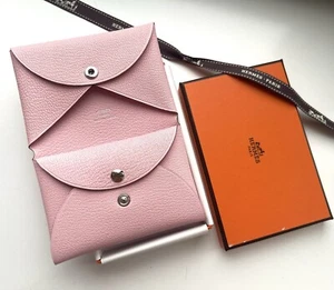 NUEVO NUEVO EN CAJA HERMES Calvi Duo Mysore Cuero Rosa Sakura Cartera Estuche para Monedas Rosa - Imagen 1 de 2