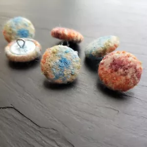 Hand covered buttons, unique felted wool buttons, pack of 19, 23, 25 or 31mm - Picture 1 of 21
