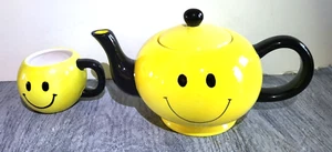 Globos de tetera cara sonriente amarilla Inc. Cerámica con taza a juego - Imagen 1 de 9