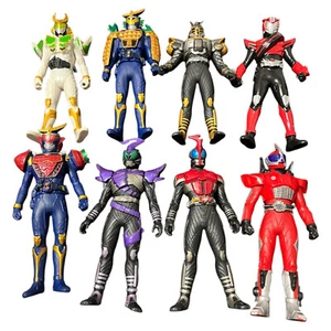 Juego de 8 figuras de vinilo suave serie Bandai Kamen Rider usadas - Imagen 1 de 9