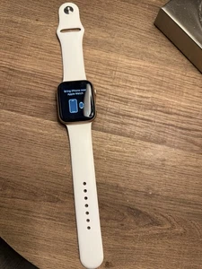 Apple Watch Series 4 44mm - Photo 1 sur 2