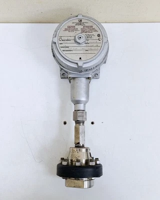 United Electric J120 / 358B Pressure Switch with Ashcroft Type 101 Coupler - Image 1 of 4