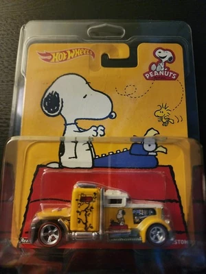 Hot Wheels “Peanuts” Convoy Custom 2014 Pop Culture Premium Real Riders - Image 1 of 4