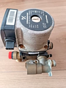 Ideal Logic Combi 24 30 35 Boiler Pump 175555 Genuine Part With Housing - Picture 1 of 7