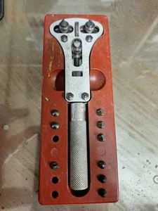 VINTAGE HR KOFFERBODENSCHLÜSSEL - SWISS MADE - HALTER UND SPITZEN ENTHALTEN - SCHÖN! - Bild 1 von 6