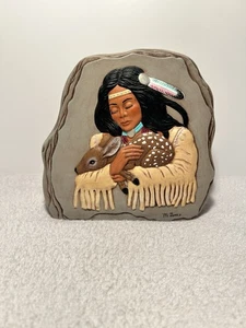 Indianerin hält Baby Hirsch Keramik Figur  - Bild 1 von 14