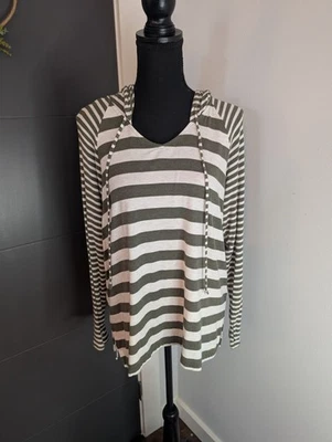 Blusa com capuz Cabi Playoff leve listrada verde e branca estilo 5731 - Imagem 1 de 4