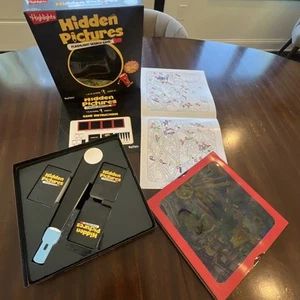 Highlights Hidden Pictures Board Game Flashlight Search Pre Owned - Picture 1 of 17