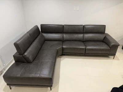 MUEBLE SECCIONAL RECLINABLE POWER TRES (3) CUERO GRANO SUPERIOR MARRÓN Foto 1 de 4