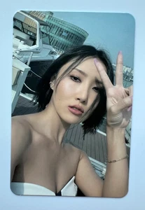 MAMAMOO HWASA 1 [Auguri Stagione 2022 SPLASH IN THE WATER Fotocartolina Ufficiale] - Foto 1 di 4