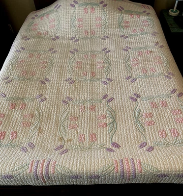 Vintage Antique Tulip Quilt  Marie Webster  1930s  Hand Made from KY 89" x 72" - Image 1 of 4