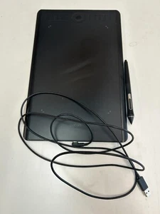 Wacom Intuos Pro PTH-660 used with pen and cable - Afbeelding 1 van 1