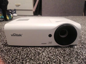 Vivitek D555 3000 lumens XGA Projector , Used, Works Perfect - Picture 1 of 3
