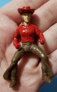 "Camisa roja cabello castaño salvaje oeste miniatura figuras de juguete de plástico 2,5"" rodeo"  - Imagen 1 de 6