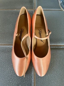 Damen Tanzschuhe Gr. 40 bzw. 9, Farbe Flesh satin, neu - Bild 1 von 3