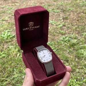 Waltham Lincoln Manual Winding Wristwatch 30mm With Box & Integrated Bracelet - Picture 1 of 13