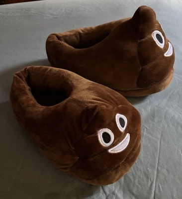 Zapatillas difusas cálidas emoji marrón caca Foto 1 de 3
