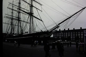 CUTTY SARK, GREENWICH, London - Original 35mm SLIDE (1982) - Picture 1 of 2