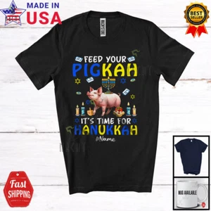 Feed Your Pigkah Time For Hanukkah; adorable cerdo con nombre personalizado; camisa de granjero - Imagen 1 de 7