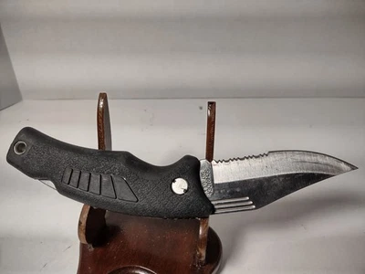Schrade USA SG7 Lockback - Manijas de goma - Parcialmente dentadas - Estado usado Foto 1 de 4