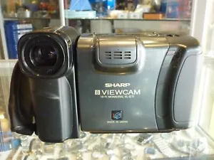 SHARP CAMCORDER VL-E71E 8MM HI-FI MONATURAL AF 1:2.0 F=4.5-36MM MADE IN JAPAN - Picture 1 of 12