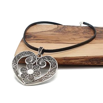 Necklace Tibetan Silver Heart Large Filigree Floral Pendant Black Leather Collar Foto 1 de 4