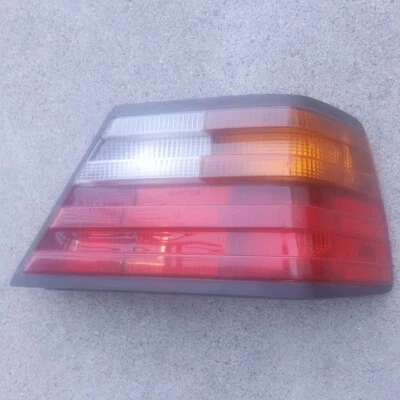 Luz trasera del lado del pasajero OEM 1986-1993 para MERCEDES-BENZ 260E 280E 300E 320E Foto 1 de 4
