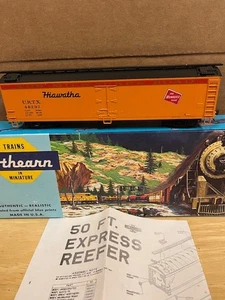 ATHEARN - HO - HIAWATHA - Milwaukee RR Express Reefer - URTX 48297 - Assembled! - Picture 1 of 10