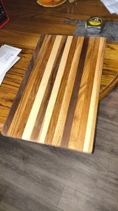 Handgefertigtes Schneidebrett Eiche Hickory und Nussbaum 24 Zoll x 12 Zoll mal 3/4 - Bild 1 von 3