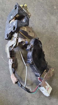 LF DRIVER Side Door Latch 1992-1995 Toyota 4Runner Pickup Power Lock Actuator - Image 1 of 4