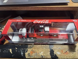 UH M2 Machines 1970 Ford C600 Hauler 1970 Ford F-100 4X4 CocaCola Sealed *Lesen* - Bild 1 von 3