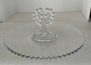 Bandeja de pastelería Imperial Candlewick de vidrio transparente en forma de corazón mango central de colección - Imagen 1 de 5