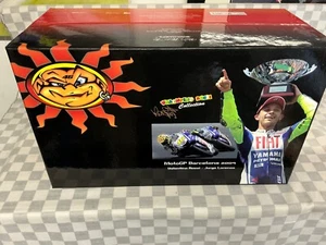1/12 MINICHAMPS ROSSI / LORENZO MOTO GP 2009 BARCELLONA 2 MOTO -2 FIGURINE LTD ED - Foto 1 di 11