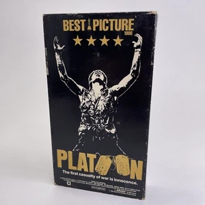 Platoon, 1986 (VHS, 1988) Tom Berenger, Charlie Sheen, Willem Dafoe, Johnny Depp - Picture 1 of 9