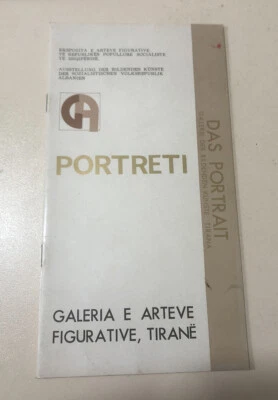 OLD ALBANIA BOOK BROCHURE-ENVER HOXHA-PORTRETI-GALERIA E ARTEVE FIGURATIVE-1982 - Image 1 of 4