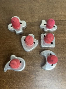 Vintage 6er Set verschiedene Miniatur Ausstechformen mit rotem Holzgriff Aluminium - Bild 1 von 4