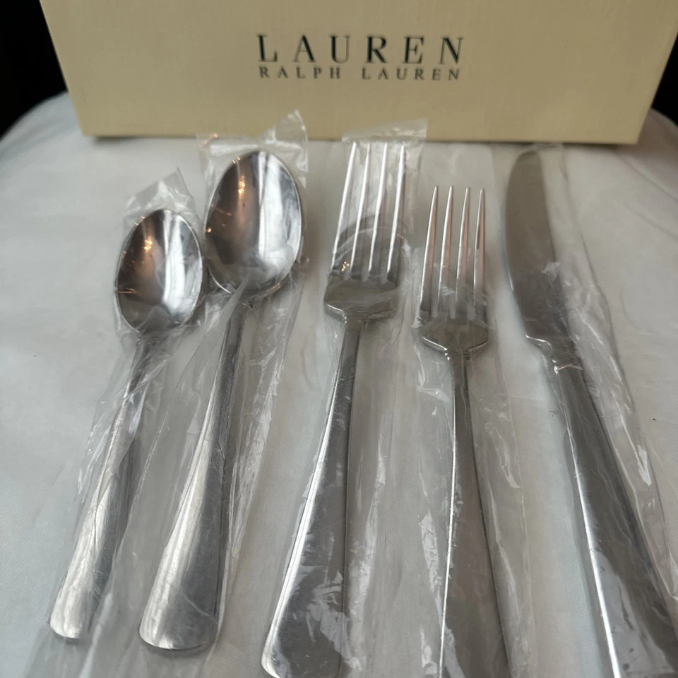 Ajuste de lugar de 5 piezas Lauren Ralph Lauren “votos” Foto 1 de 4