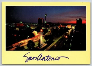 Night Skyline & Alamo Plaza, San Antonio, TX Postkarte gelber Rand - Bild 1 von 2