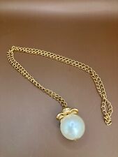LONG GOLD TONE PENDANT WITH GIANT FAUX PEARL TOPPED WITH A FLOWER SHAPE