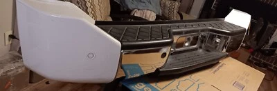 Parachoques trasero Nissan Pathfinder Armada 2004-2007 Foto 1 de 4