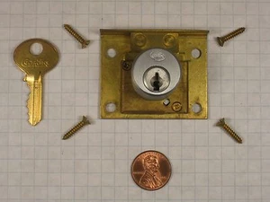 CORBIN #0666 RIEGEL SCHUBLADENSCHLOSS, 7/8" LÄNGE, SATINIERT CHROM, SCHLÜSSEL #4T46321 - Bild 1 von 3