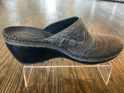 Clarks Artisan 72931 Brown Distressed Stitch Leather Mules Clogs Women's 9.5 M - Image 1 of 4