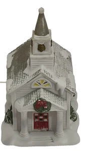Partylite handbemalte Keramik Weihnachtskirche mit Uhr & Kranz - Bild 1 von 11