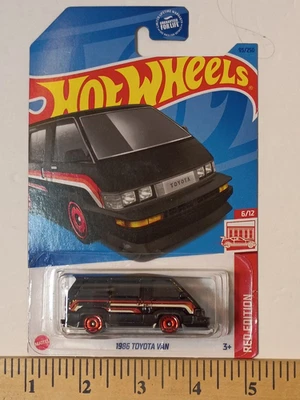 2023 风火轮 Target Excl. 红色版 #6/12 1986 丰田范 coll。 #95/250 — 第 1/3 张图片