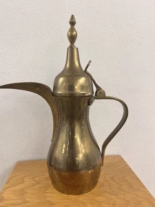 Antica caraffa a becco araba, caffettiera, Dallah, firmata, ottone 31 cm - Foto 1 di 7